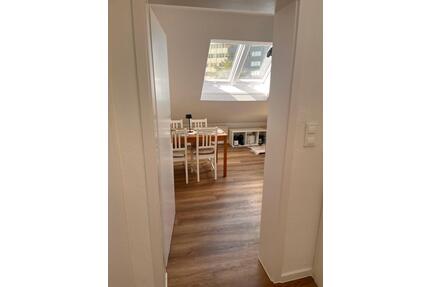 2.Zimmer Dachgeschosswohnung - 1.100,00&nbsp;EUR Kaltmiete, ca.&nbsp; 58,00&nbsp;m&sup2; in Bonn (PLZ: 53111)
