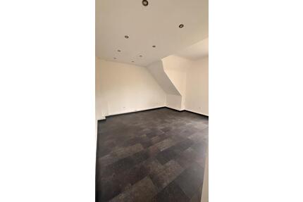 2-Zimmer- Wohnung mit ausgebautem Dachgeschoss& Balkon- Velbert