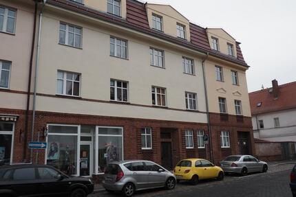 Mehrfamilienhaus mit 8 WE, 1 GewE und 5 Garage von privat - Torgau
