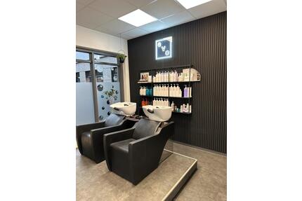 Stuhlmiete für Friseur:in im modernen Salon – zentral in Balingen