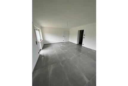 Exklusive 2,5 Zimmer Terassenwohnung mit EBK und Garten - Laupheim