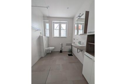 Moderne 2-Zimmer-Wohnung (71 m²) mit Balkon & Fußbodenheizung – hochwertig saniert - Zeil am Main