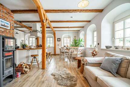 Haus zum Kaufen in Riesa 1.450.000,00 € 350 m²