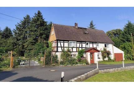 Fachwerkhaus in ruhiger Lage - 39.000,00&nbsp;EUR Kaufpreis, ca.&nbsp; 107,70&nbsp;m&sup2;&nbsp;Wohnfl&auml;che in Waldhufen (PLZ: 02906) Nieder Seifersdorf