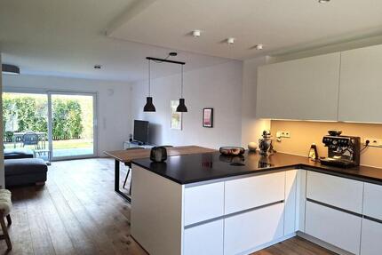 Modernes energieeffizientes RMH in Vaterstetten (KfW 55, A+)