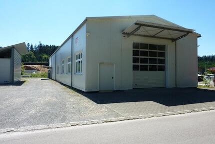 Produktionshalle mit Kran, Büros und PV-Strom - Donaueschingen