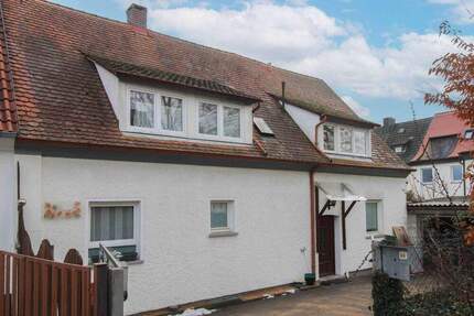 Attraktives Sanierungsobjekt mit Entwicklungspotenzial Obergeschoss direkt einzugbsbereit - Fürth Unterfarrnbach