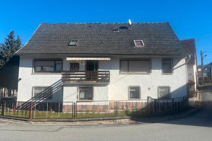 Großzügiges Einfamilienhaus mit Garten, Balkon und 2 Garagen - Frankenblick