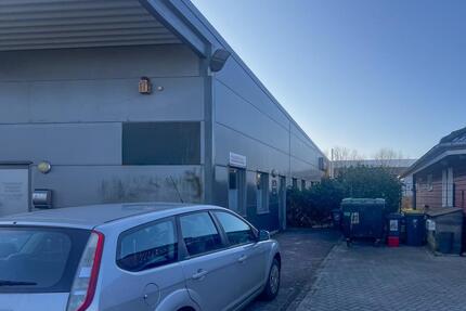 Gewerbeeinheit im „Tierkompetenz Zentrum“ in Wees