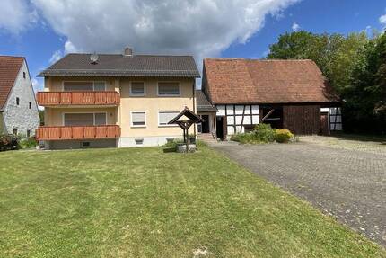 Zweifamilienhaus mit Scheune und großem Grundstück, sofort verfügbar! - Emskirchen / Brunn