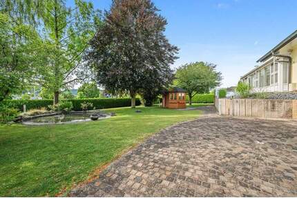 PROVISIONSFREI - Einfamilienhaus mit herrlichem Garten, Wintergarten und 2 Garagen - Mühlheim