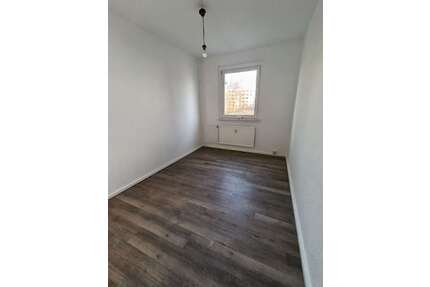 Wohnung zum Mieten in Halle 342,00 € 56.02 m²