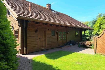 **Holzhaus mit Doppelgarage und Gestaltungspotenzial nahe HH** - Sauensiek