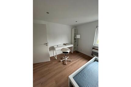 WG Zimmer zu vermieten. - 450,00&nbsp;EUR Kaltmiete, ca.&nbsp; 20,00&nbsp;m&sup2; in Amberg (PLZ: 92224)