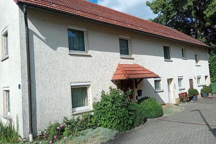 Wohnhaus mit großem Grundstück und viel Unterstellmöglichkeiten - Lichtenfels