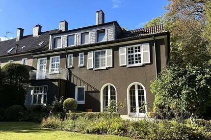 Haus zum Mieten in Gelsenkirchen 3.200,00 € 310 m²