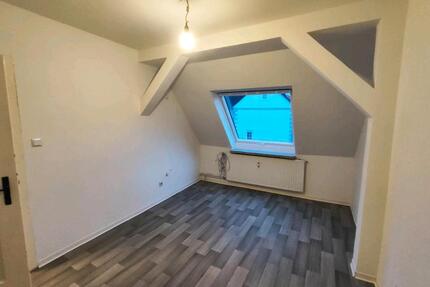 Dachgeschosswohnung, Kernstadt, 2ZKB, ab April verfügbar - Gemünden (Wohra)