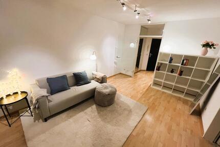 Schöne Möbl. 2 Zi Wohnung mit Balkon & Tiefg. Stellplatz - Köln Ehrenfeld