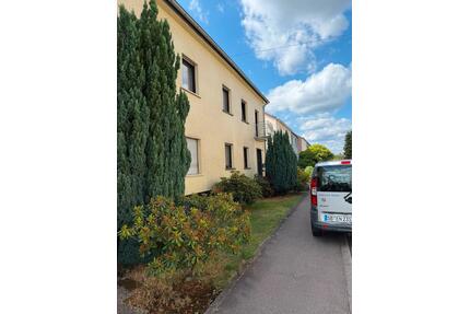 Doppelhaus zu verkaufen - 250.000,00&nbsp;EUR Kaufpreis, ca.&nbsp; 188,00&nbsp;m&sup2; in Saarbrücken (PLZ: 66128) West