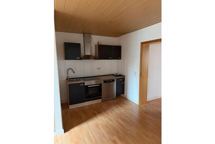 Schöne 2 Zimmer Erdgeschosswohnung mit Terrasse und Einbauküche - Solingen Wald