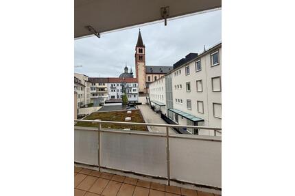 Helle Altbau Wohnung mit Balkon in der Würzburger Altstadt