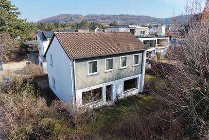 Familienfreundliches Zuhause in stadtnaher Lage. Sanierungsbedürftiges Einfamilienhaus in Neumarkt. - Neumarkt in der Oberpfalz