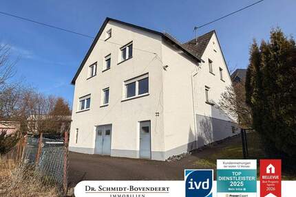 Großzügiges Ein-Zweifamilienhaus mit Garagen und ca. 1.195 m² Grundstück! - Rosenheim