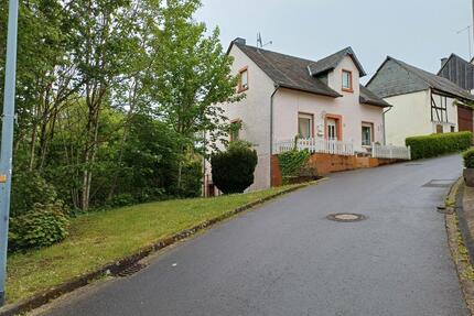 Einfamilienhaus mit Scheune - 156.000,00&nbsp;EUR Kaufpreis, ca.&nbsp; 75,00&nbsp;m&sup2; in Manderscheid (PLZ: 54531)
