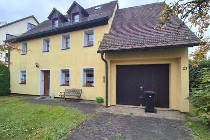 Denkmalgeschütztes Einfamilienhaus in zentraler Lage von Neukirchen am Brand ! - Neunkirchen