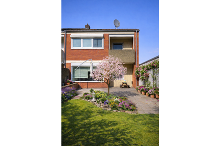 Haus zum Kaufen in Düsseldorf 930.000,00 € 120 m²