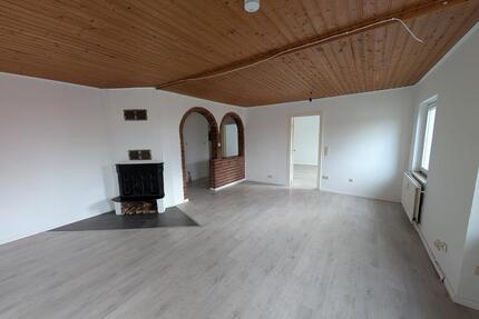 Großzügige 5-Zimmer-Wohnung mit Garten, Dachterrasse & Kamin - Kellinghusen