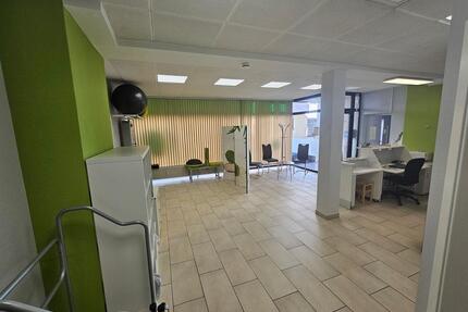 Gewerbefläche 113 m²: Ideal für Praxis, Büro oder Laden - Bullay
