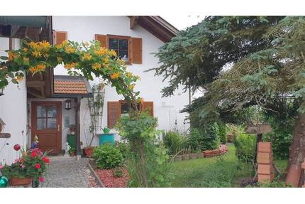 CHARMANTES WOHNHAUS mit neuer Heizung in GARCHING a.d.ALZ (Wald a.d.Alz) - Garching an der Alz