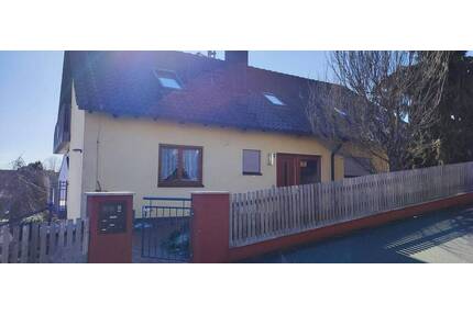 Geräumiges Haus mit 3 Wohnungen und Doppelgarage - Großhabersdorf