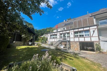Großes Haus, 320 m² Wohnfläche, 1800 m² Grundstück - Reichshof