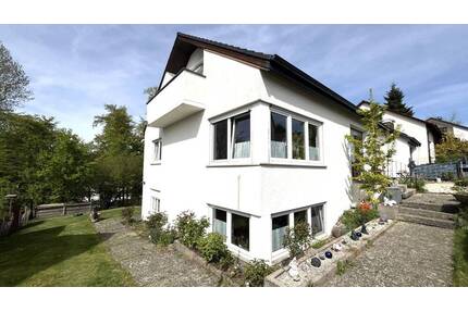 Großzügiges Einfamilienhaus mit Einliegerwohnung in sonniger Aussichtslage in Weingarten