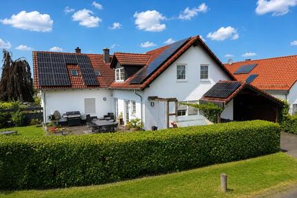 Zweifamilienhaus mit Pool, Photovoltaik und Klimaanlagen - Hennef (Sieg)