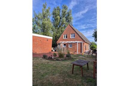 Haus zur Miete - 1.413,00&nbsp;EUR Kaltmiete, ca.&nbsp; 127,00&nbsp;m&sup2; in Bredstedt (PLZ: 25821)