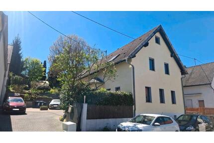 Gepflegtes Einfamilienhaus mit Hof, Garage, Terrasse und Garten - Wehrheim