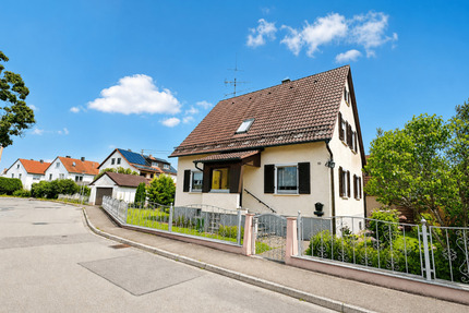 Charmantes Einfamilienhaus mit Garten, Potenzial & Wohlfühlcharakter - Bernstadt