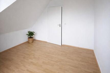 Frisch renovierte 3-Zimmer Dachgeschosswohnung in Mülheim - Essen Stadtbezirk IV