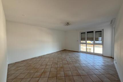 Helle 3-Zimmer Wohnung mit Balkon, Einbauküche und TG-Stellplatz - Offenbach am Main Bieberer Berg