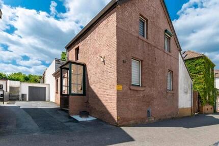 Einfamilienhaus mit großem Garten und Garage zu verkaufen - Eschweiler