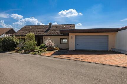 Haus mit Entwicklungspotenzial & ELW in Gundelsheim-Bachenau