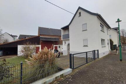 Gemütliches Haus mit großer Scheune, Stallungen und Garten - Beselich