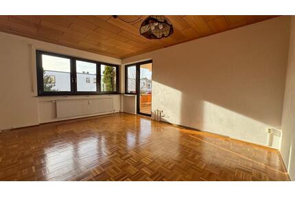 Helle 3-Zimmer-ETW mit Loggia, Eichenparkett & gepflegter WEG - Amberg