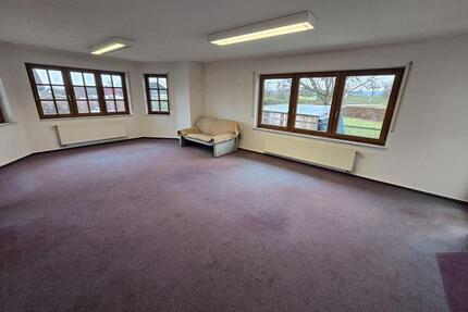 Schöne Bürofläche mit Balkon und Stellplätzen - Iggingen