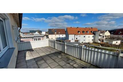 3-Zimmer-Wohnung mit Dachterrasse, 86 m² Wohnfläche, neuer Küche und Garage am Hammerweg in Weiden zu vermieten - Weiden in der Oberpfalz