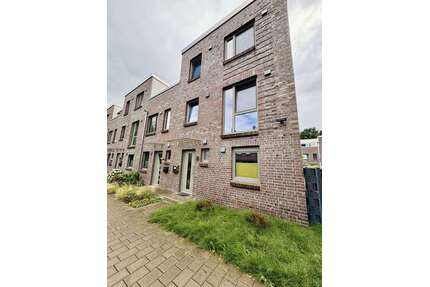 Haus zum Mieten in Bremen 1.950,00 € 146 m²