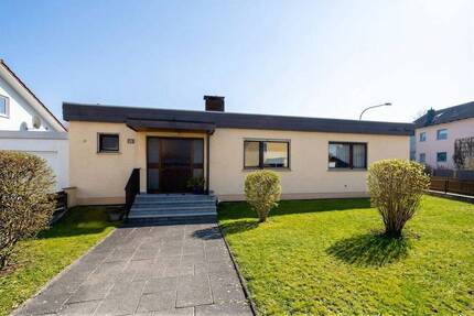 Stilvoller Bungalow in bevorzugter Wohnlage - Wohnen auf einer Ebene mit sonnigem Gartenparadies! - Obertraubling